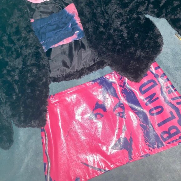 ❌SOLD❌Glamhead Blondie Vinyl Mini Skirt Med Pink - Picture 15 of 16